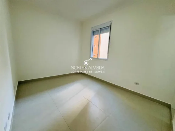 Imagem Prédio frente à orla. Apartamento finamente reformado.