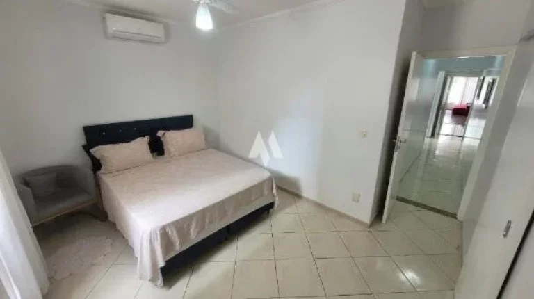Imagem Casa com 3 quartos - piscina na Ponta da Praia em Santos