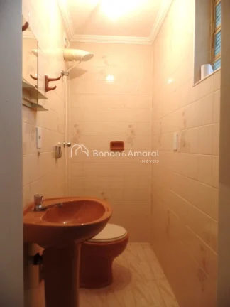 Imagem Reformado, amplo, 3 quartos, sendo 1 suíte, 2 com armários e 1 com bancada para estudo/escritório...