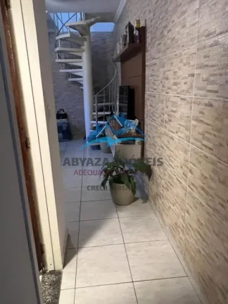 Imagem Casa no Centro de Carapicuíba Próxima à Estação | 5 Dormitórios
