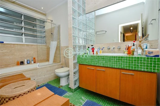 Imagem Lindo apartamento com 113m2, 2 dormitórios e 1 vaga na garagem. Living para dois ambientes, piso em...