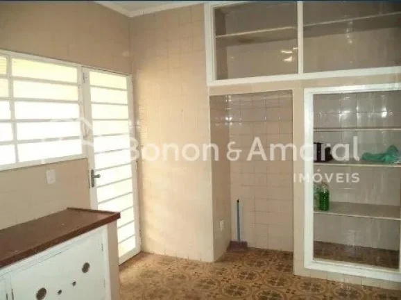 Imagem Casa no Taquaral, localizada a apenas três quadras do Supermercados Dalben, oferecendo praticidade ...
