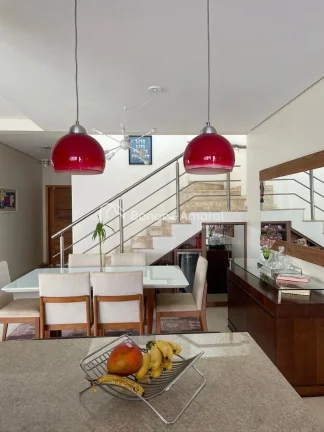 Imagem Sobrado de Luxo com 3 Suítes e Infraestrutura Completa

Este magnífico sobrado oferece o equilíbr...