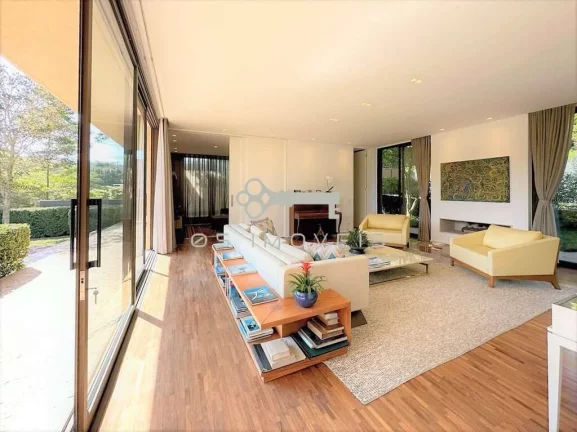 Imagem Cond.Vila de São Fernando casa impecável! Adega, gourmet, piscina, academia