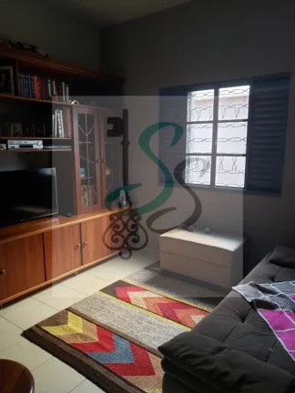 Imagem Venda de casa na Vila Nunes, Lorena. 3 dormitórios sendo 1 suíte, sala, cozinha com armários, área de serviço, 3 banheiros, 2 vagas de garagem cober