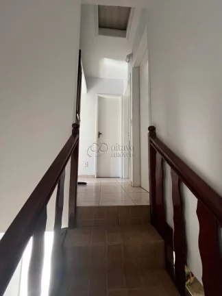 Imagem Casa em condomínio de 3 qtos, 1 suíte, varanda e churrasqueira, em condomínio fechado com piscina a venda ou aluguel em Rio das Ostras