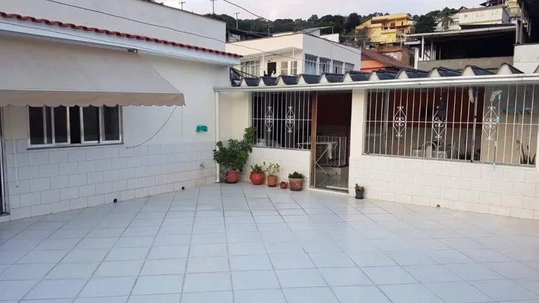 Imagem CASA COM 3 QUARTOS, SUITE, LOJA, SAUNA. NOVA FRIBURGO.