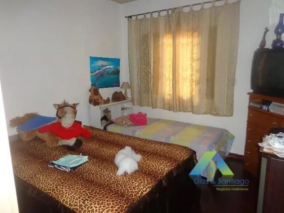 Imagem Linda casa com 3 dormitórios, 3 vagas, 3 banheiros área gourmet com fácil acesso a comércios e principais avenidas.