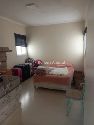Imagem Linda e espaçosa casa em rua sem saída, lugar muito tranquilo e acessível. A residência possui 3...