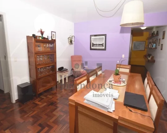Imagem Apartamento Ensolarado, amplo, e muito conservado...possui sala para dois ambientes, 03 dormitórios...