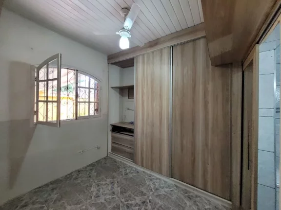 Imagem VICENTE DE CARVALHO- CASA TOTALMENTE REFORMADA , RICA EM ARMÁRIOS , GARAGEM PARA 04 AUTOS.