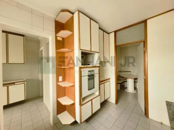 Imagem Apartamento em Moema: 3 quartos, 3 suítes, 2 salas, 4 banheiros, 4 vagas de garagem, 180m² de área. Venha conferir!