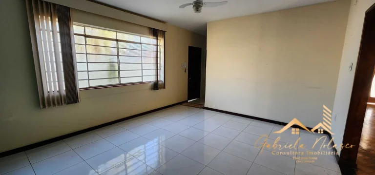 Imagem Linda Casa no centro de Mogi Mirim com 4 dormitórios
