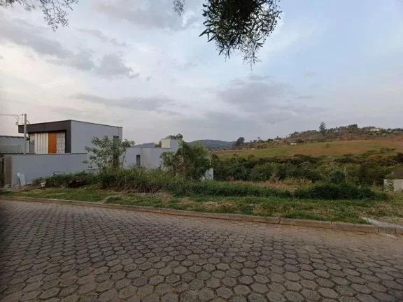 Imagem Construa a Casa dos Seus Sonhos: Lote de 940m2 em Condomínio Fechado