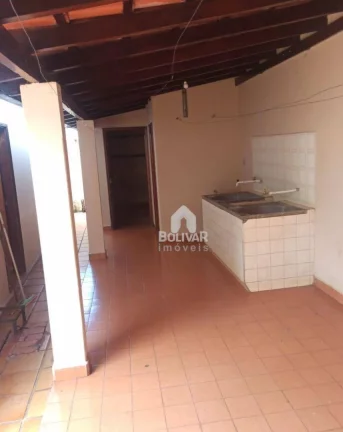 Imagem Casa com 3 dormitórios à venda, 190 m² por R$ 550.000,00 - Setor Social - Itumbiara/GO