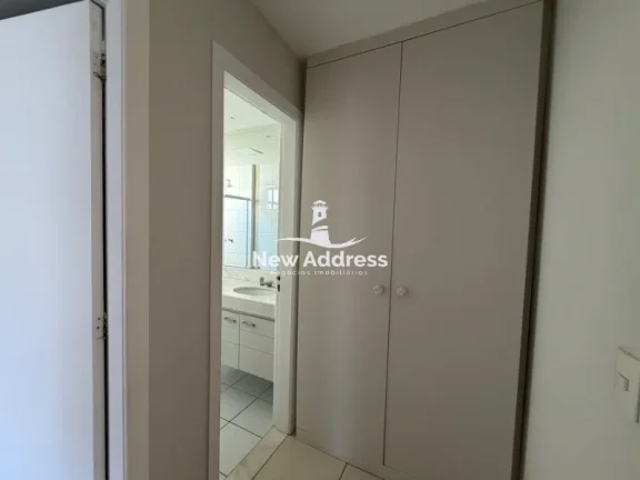Imagem Cobertura exclusiva com 280 m² na quadra do mar, vista privilegiada, ambientes amplos, 3 quartos e 3 vagas de garagem.