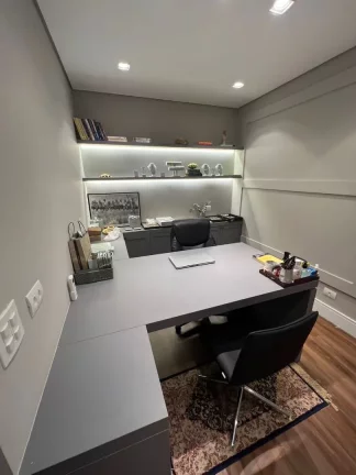 Imagem Cobertura Duplex, 10º Andar, 253,03m², 3 suítes, e 4 vagas de garagem. Piso inferior composto por...