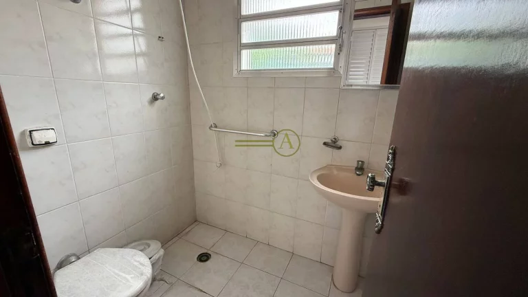 Imagem Casa térrea de esquina com a praia com terreno terreno e edícula já alugada