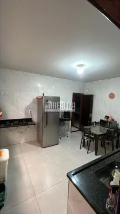 Imagem Casa padrão à venda no bairro São Benedito, Uberaba: 3 quartos, móveis planejados e porcelanato