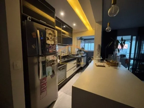 Imagem Apartamento com 87 m², composto por 2 dormitórios, 3 banheiros, possui varanda, box, armários nos...