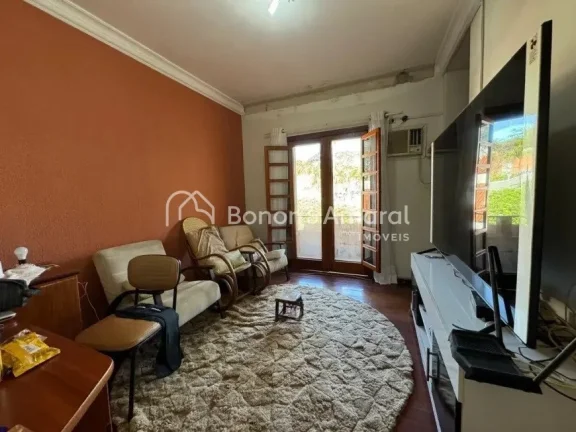 Imagem Casa charmosa e aconchegante com ambientes bem distribuídos, oferecendo hall de entrada com lavabo,...
