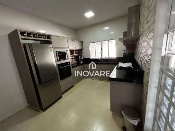 Imagem Casa com piscina com 3 dormitórios à venda, 200 m² por R$ 780.000 - Ferreira da Costa - Itumbiara/GO