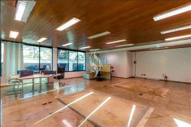 Imagem Sobrado Triplex para Alugar em Jardim Everest - São Paulo/SP.