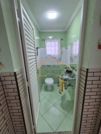 Imagem Sobrado em perfeito estado com 160m² de área construída, 3 dormitórios amplos, sendo 1 suíte co...