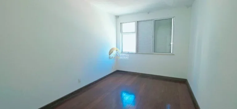 Imagem Um por andar, hall privativo e varanda com fechamento de vidro. Andar alto, vista livre para mar e