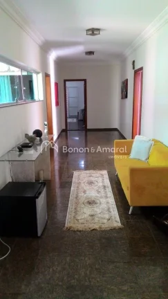 Imagem Imponente residência em zona comercial