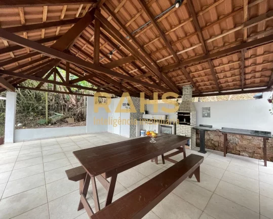 Imagem Casa Plana Parcialmente Averbada, aceita financiamento, com 1 suíte e 2 quartos, 2 vagas de garagem...