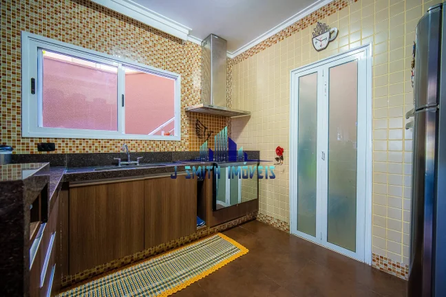 Imagem CASA COM CLASSE EM ESTILO, INTEGRADA COM ÓTIMO ACABAMENTO, NA GRANJA VIANA