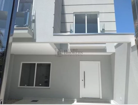 Imagem Casa triplex semi mobiliada com 3 suítes, no Centro de Balneário Camboriú
