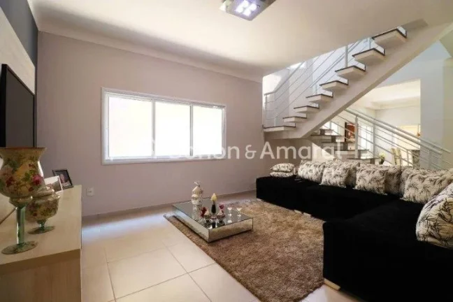 Imagem Casa à venda em condomínio fechado em Campinas - SP. 
Linda casa assobradada com amplo living para...