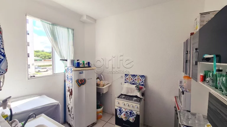 Imagem Apartamento de 2 quartos, 1 banheiro mais vaga de garagem, com transporte público e supermercados e...