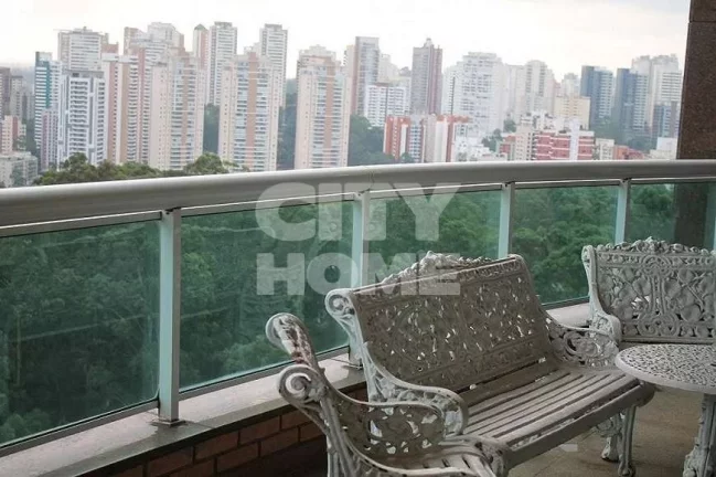 Imagem Excelente apto com 367 m² de área útil no melhor do Panamby. Living enorme, com lareira e varanda...