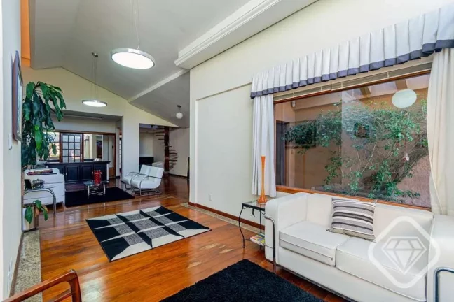 Imagem Casa ampla na Tristeza com terreno generoso e duas construções independentes.

Esta propriedade of...