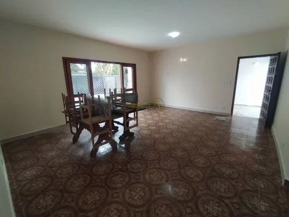 Imagem Casa 3 dorms, piscina a 300m da praia à venda em Peruíbe