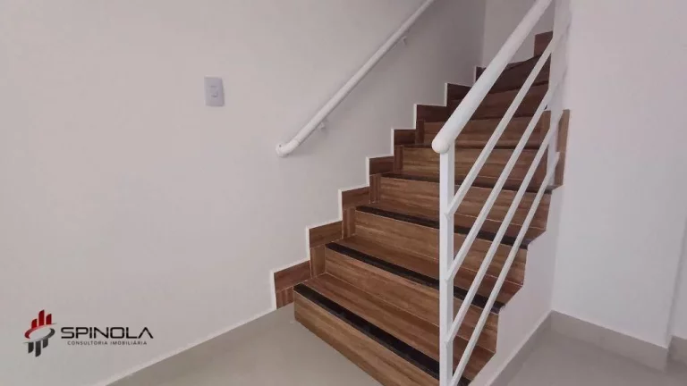 Imagem Sobrado com 2 dormitórios à venda, 65 m² por R$ 320.000,00 - Mirim - Praia Grande/SP