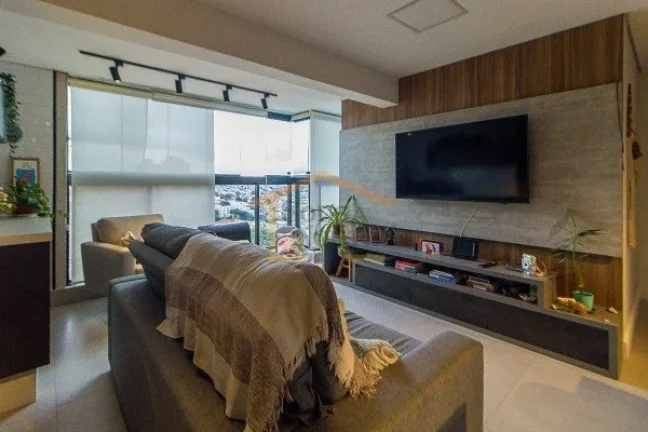 Imagem Apartamento reformado com 55m², 2 dormitórios, sendo 1 suite, 2 banheiros e 1 vaga de garagem. Pos...