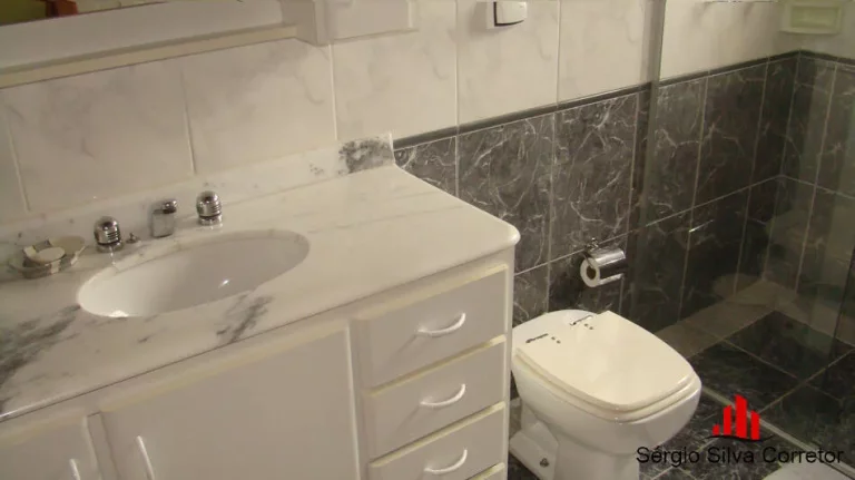 Imagem Casa com 04 Quartos à Venda, em Condomínio Fechado em Campos do Jordão SP.