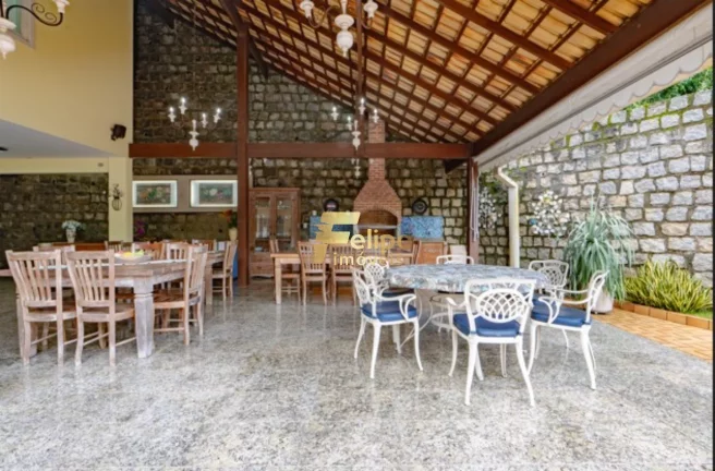 Imagem BELÍSSIMA CASA COM 04 QUARTOS, SENDO 03 SUÍTES, COM UMA LINDA PISCINA, À VENDA EM FRADINHOS, VITÓRIA/ES!