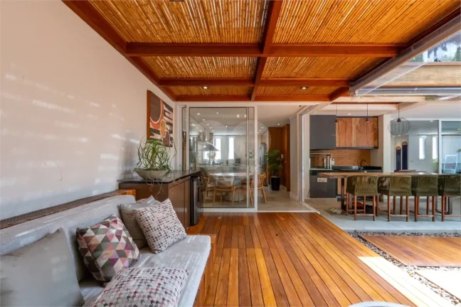 Imagem Casa à venda com 3 quartos, sendo 3 suítes, em Morumbi, São Paulo - SP