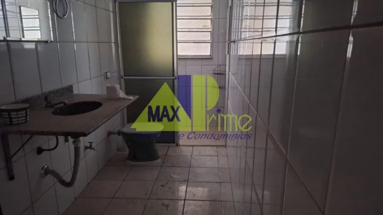 Imagem Aluguel de Casa Espaçosa na Vila Guilhermina, São Paulo-SP: 2 Quartos, 2 Salas, 1 Banheiro, 2 Vagas, 110m².