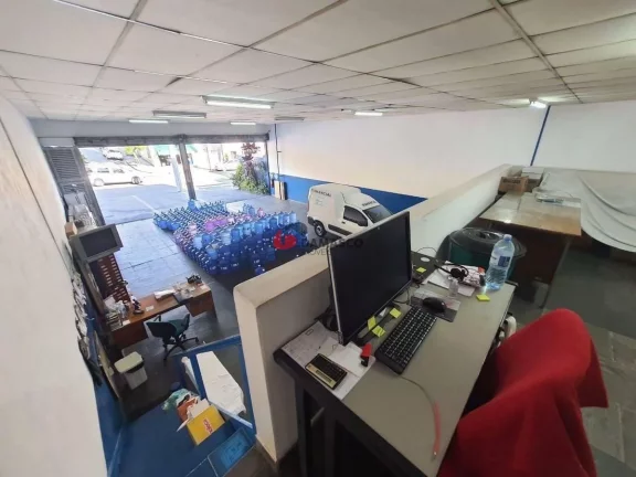 Imagem Casa à venda com 3 Quartos, 3 Suites, 3 Vagas, 751M², Utinga, Santo André - SP