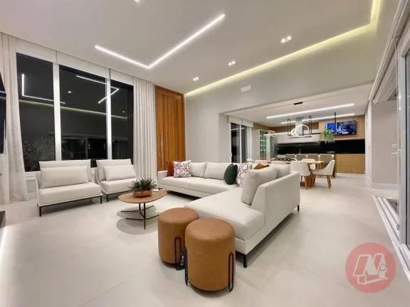 Imagem Excelente Casa Térrea com 4 Suítes