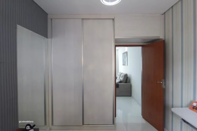 Imagem Esta ampla casa de aproximadamente 180 m² oferece um ambiente acolhedor, funcional e muito bem dist...