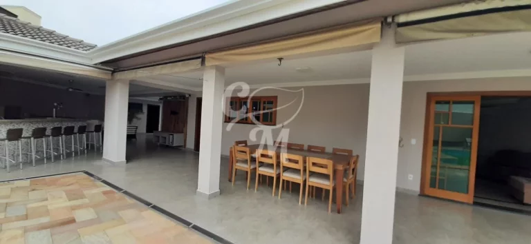 Imagem Casa com Piscina em Condomínio - VENDA / LOCAÇÃO