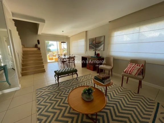 Imagem Encantadora residência em condomínio fechado, com projeto moderno e ambientes integrados que propo...