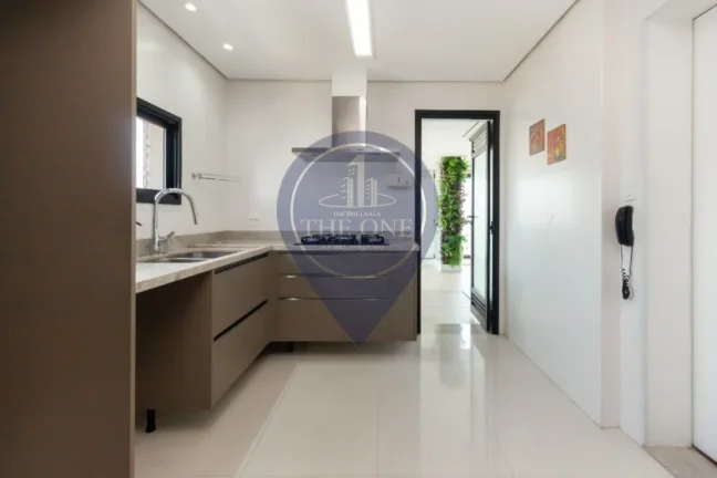 Imagem Venda de Apartamento de Luxo com 3 Quartos e 3 Suítes na Vila Uberabinha, São Paulo-SP: 184 m², 2 Salas, 5 Banheiros e 3 Vagas.